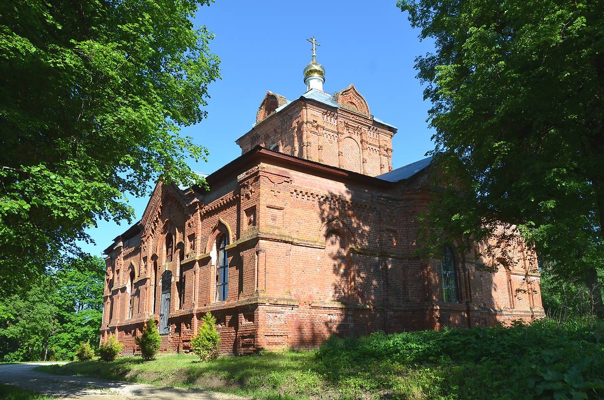 Вид с юго-востока, фасады. Церковь Воскресения Христова (новая), Кременское (Медынский район, Калужская область)