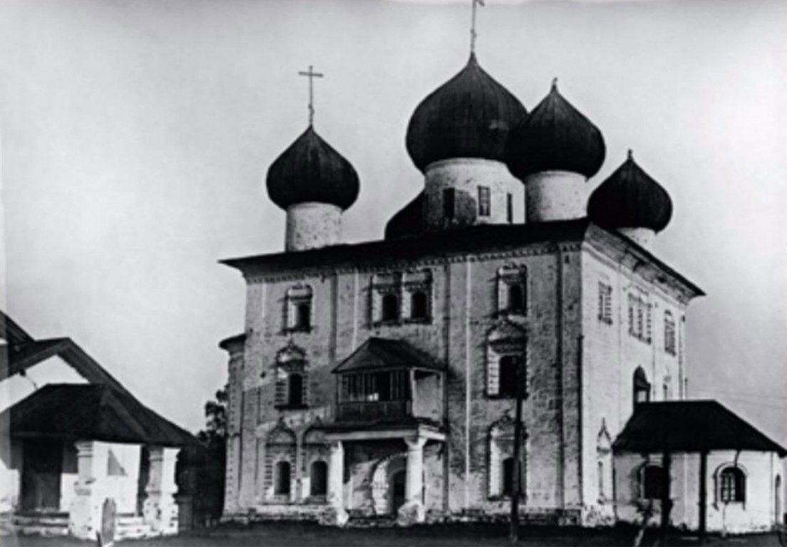Церковь Благовещения Пресвятой Богородицы, Каргополь (Каргопольский район, Архангельская область). архивная фотография, Северный фасад церкви Благовещения Пресвятой Богородицы. 1930-1940е годы. Из собрания КИАХМ.