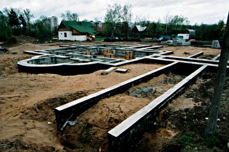 Собор Троицы Живоначальной (новый), Колпино (Санкт-Петербург, Колпинский район, г. Санкт-Петербург). документальные фотографии, фундамент здания