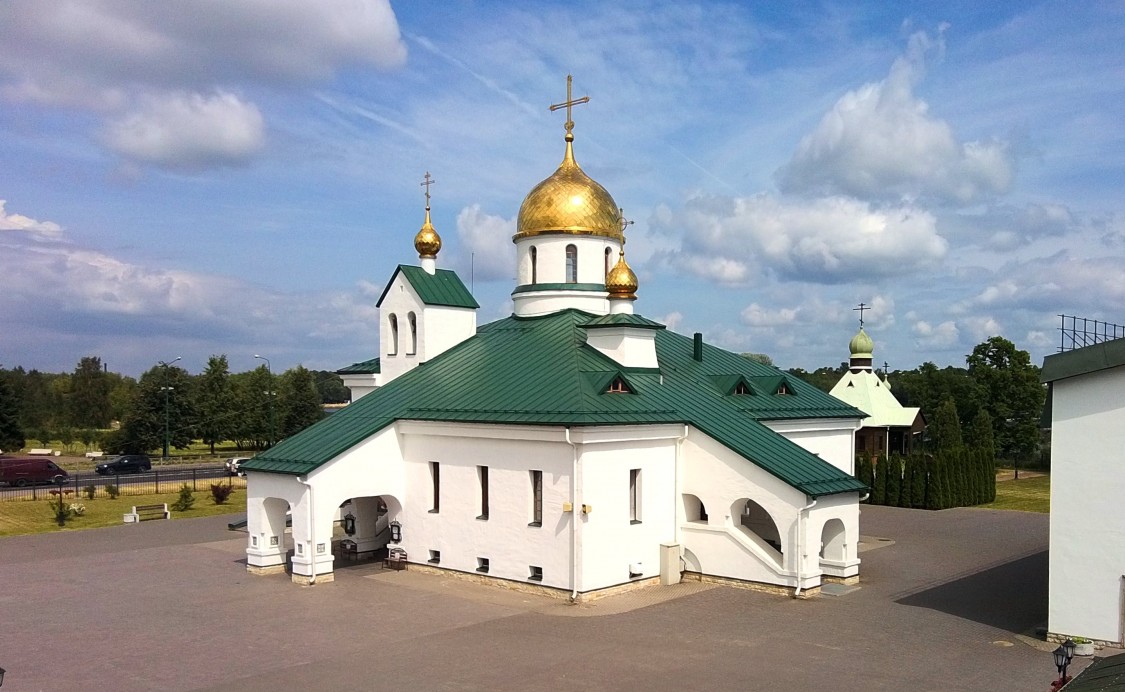 Собор Троицы Живоначальной (новый), Колпино (Санкт-Петербург, Колпинский район, г. Санкт-Петербург). общий вид в ландшафте