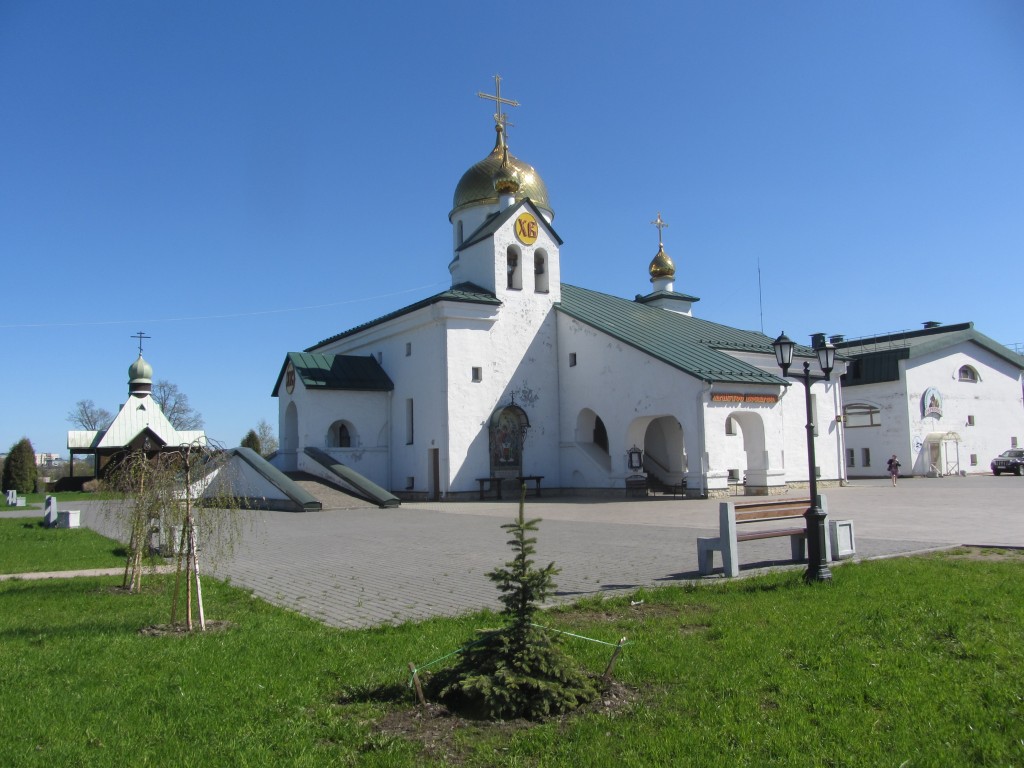 Собор Троицы Живоначальной (новый), Колпино (Санкт-Петербург, Колпинский район, г. Санкт-Петербург). фасады