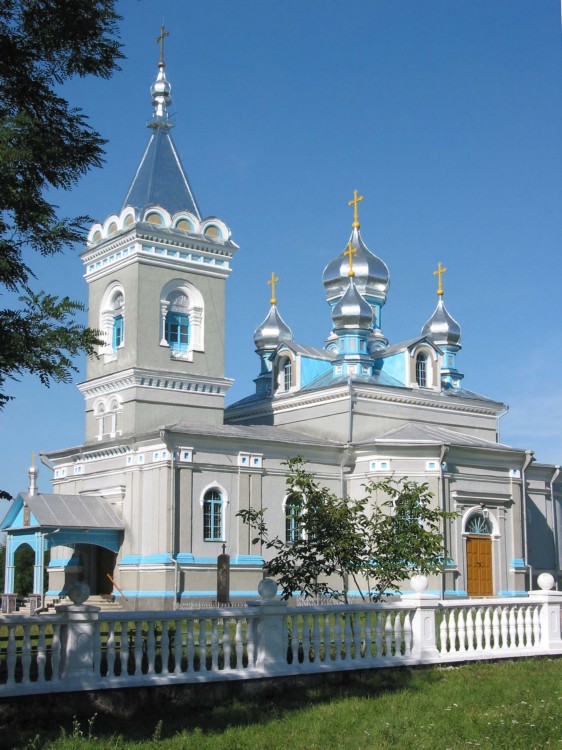Радивилов. Церковь Александра Невского. общий вид в ландшафте
