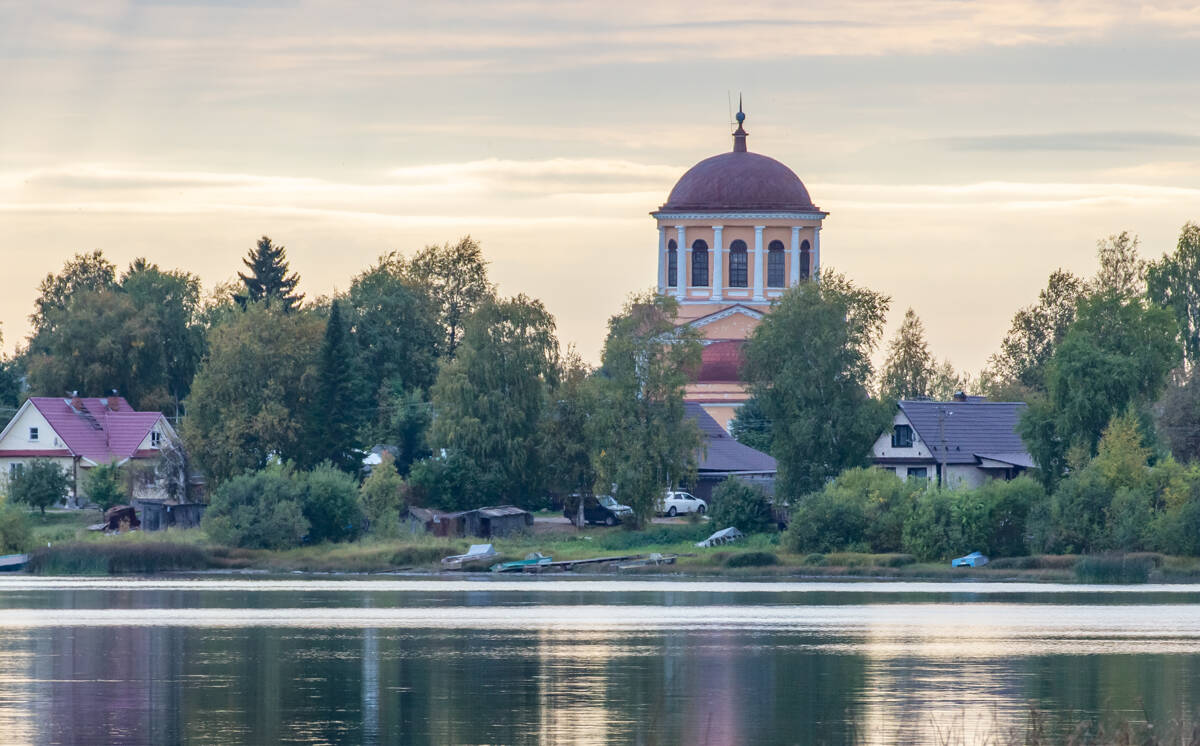 Церковь Зосимы и Савватия, Каргополь (Каргопольский район, Архангельская область). фасады, Вид с правого берега Онеги