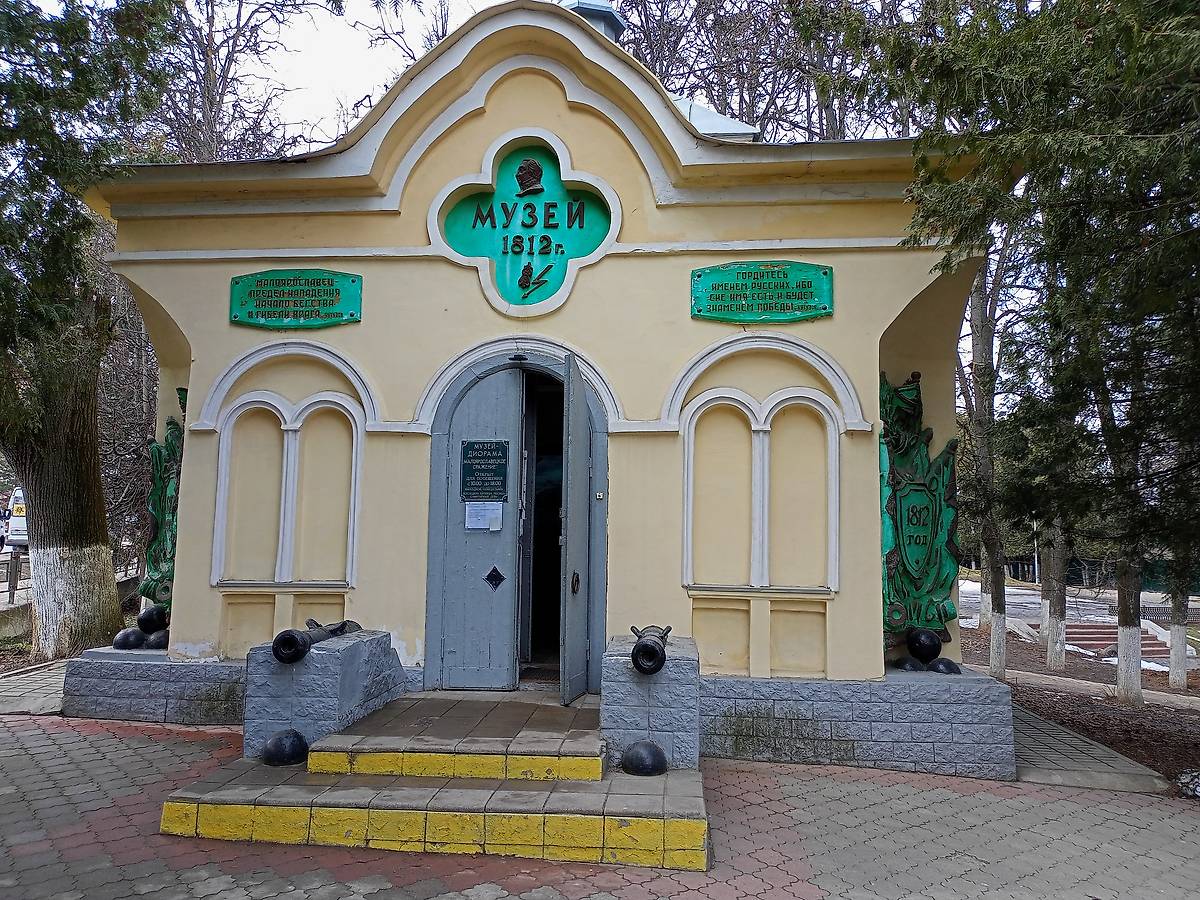 фасады. Часовня при братских могилах погибших в Малоярославецком сражении, Малоярославец (Малоярославецкий район, Калужская область)