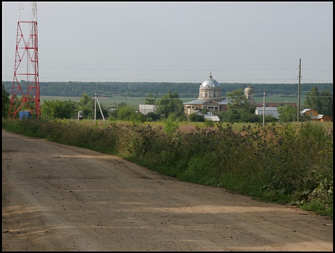 Церковь Сошествия Святого Духа, Шкинь (Коломенский городской округ, Московская область). дополнительная информация, Вид с дороги на Пруссы