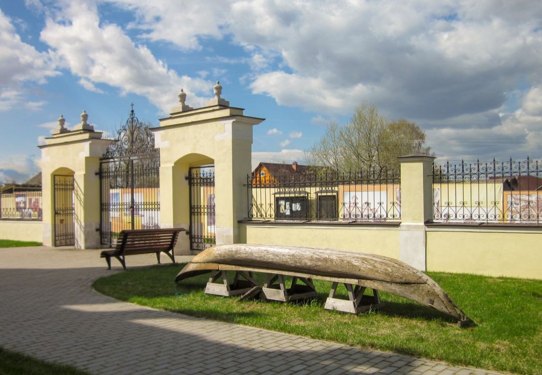 Церковь Сошествия Святого Духа, Шкинь (Коломенский городской округ, Московская область). дополнительная информация, Западные ворота ограды