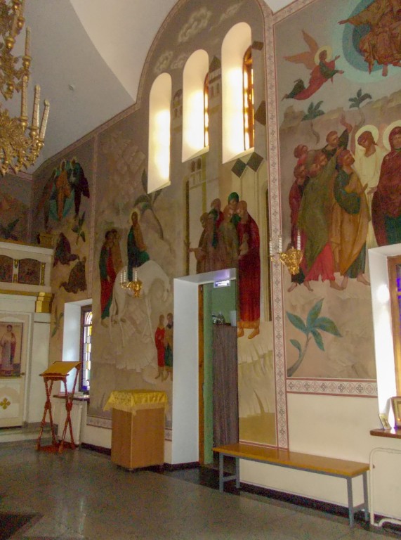 Владивосток. Церковь Иоанна Кронштадтского. интерьер и убранство, Южная  стена храма