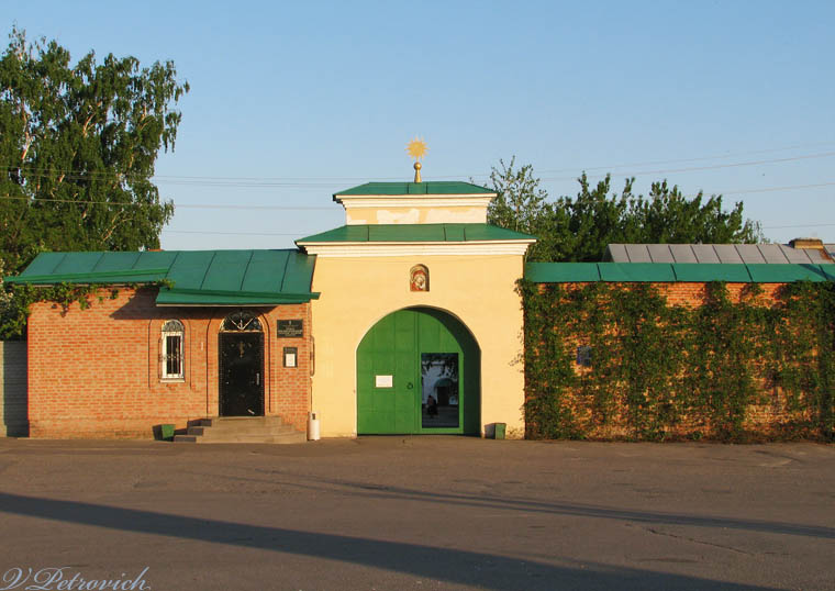Мгарь. Спасо-Преображенский Мгарский монастырь. дополнительная информация, Северные ворота