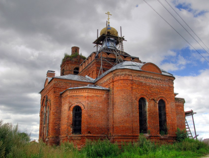 Церковь Троицы Живоначальной, Новлянское (Волоколамский городской округ, Московская область). фасады, Церковь Троицы Живоначальной в селе Новлянское