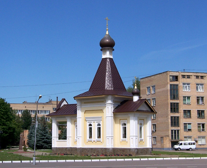 Бабушкинский. Храм-часовня Старорусской иконы Божией Матери при институте пограничных войск. общий вид в ландшафте