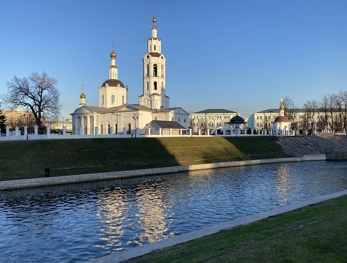 Вид с северо-запада через Орлик, общий вид в ландшафте. Собор Богоявления Господня, Орёл (Орёл, город, Орловская область)