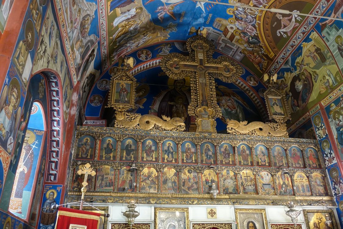 Церковь Троицы Живоначальной, Будва (Черногория, Прочие страны). интерьер и убранство, Внутренний вид храма.Иконостас.