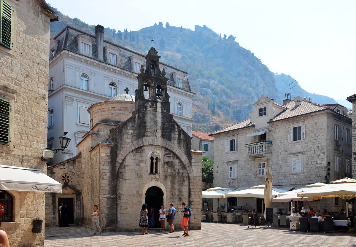 Церковь Луки Евангелиста, Котор (Черногория, Прочие страны). общий вид в ландшафте
