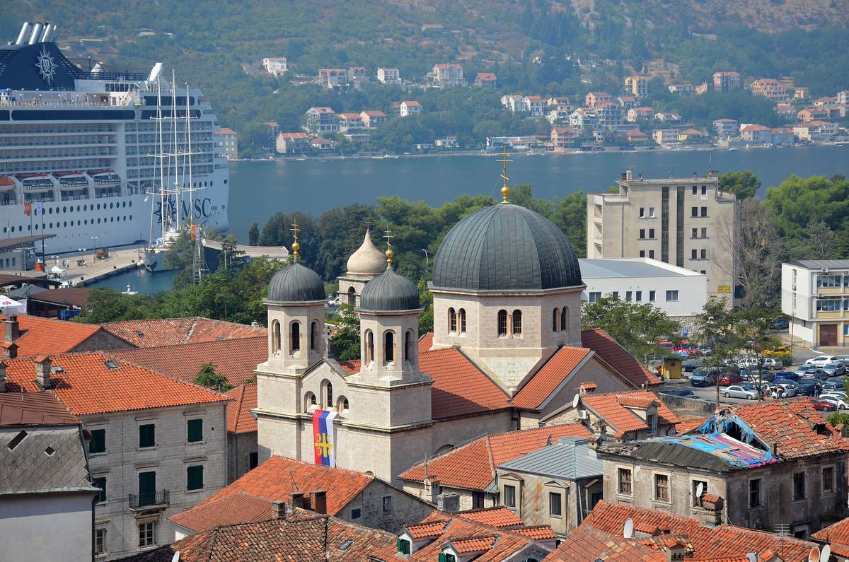 Церковь Николая Чудотворца, Котор (Черногория, Прочие страны). общий вид в ландшафте