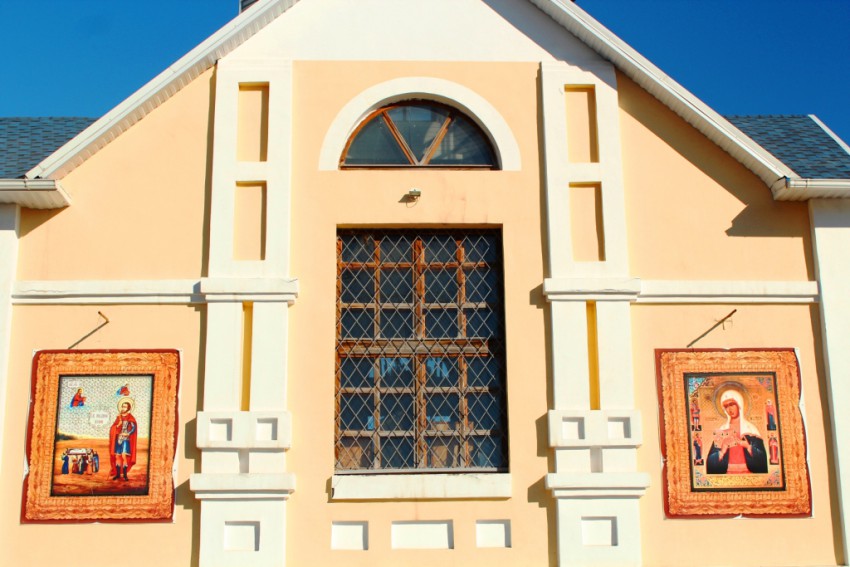 Калуга. Церковь Иоанна Воина. архитектурные детали, Фрагмент южного фасада храма