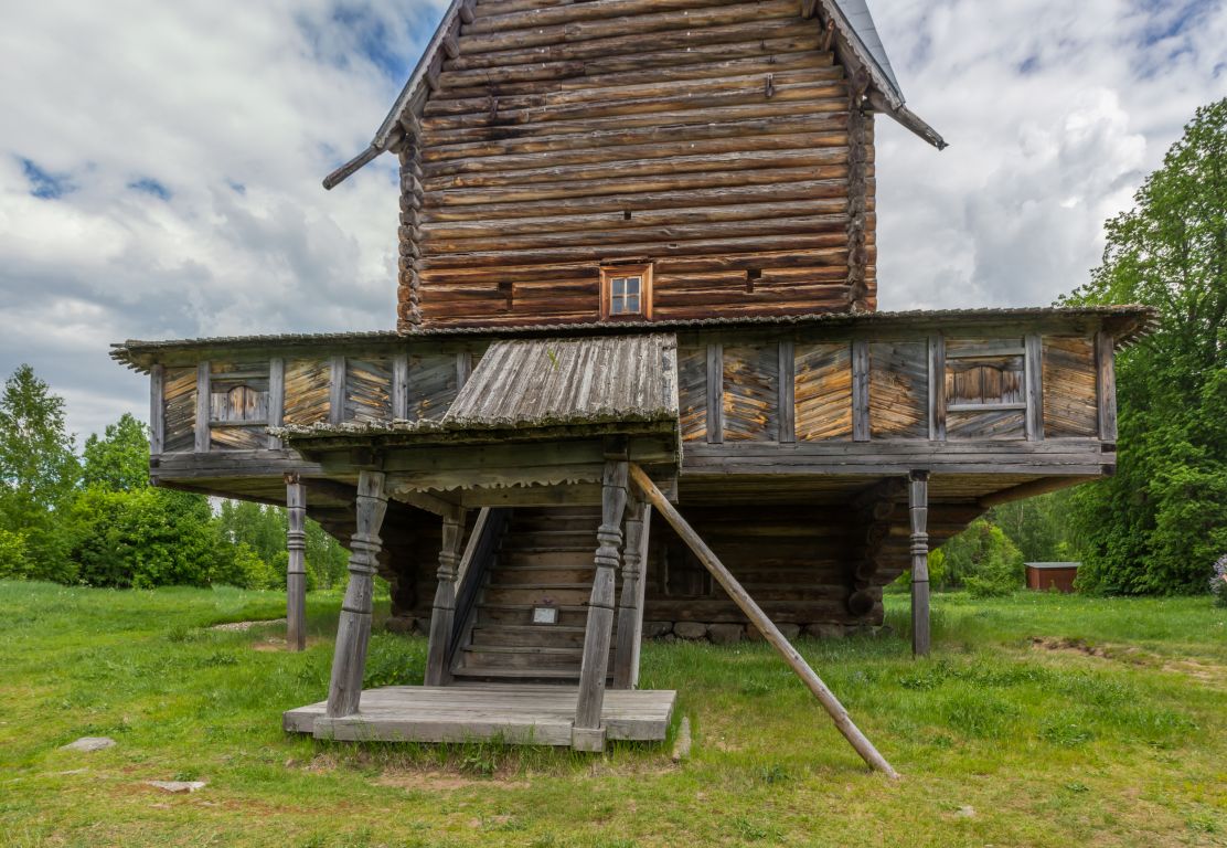 Церковь Рождества Иоанна Предтечи (деревянная), Ширково (Пеновский район, Тверская область). архитектурные детали, Панорама подклета с юго-запада