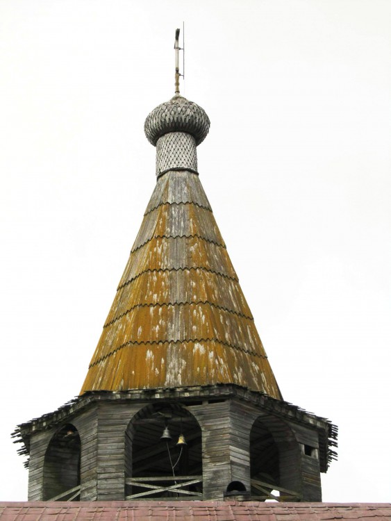 Церковь Богоявления Господня, Погост (Ошевенск) (Каргопольский район, Архангельская область). архитектурные детали, завершение колокольни, вид с юга