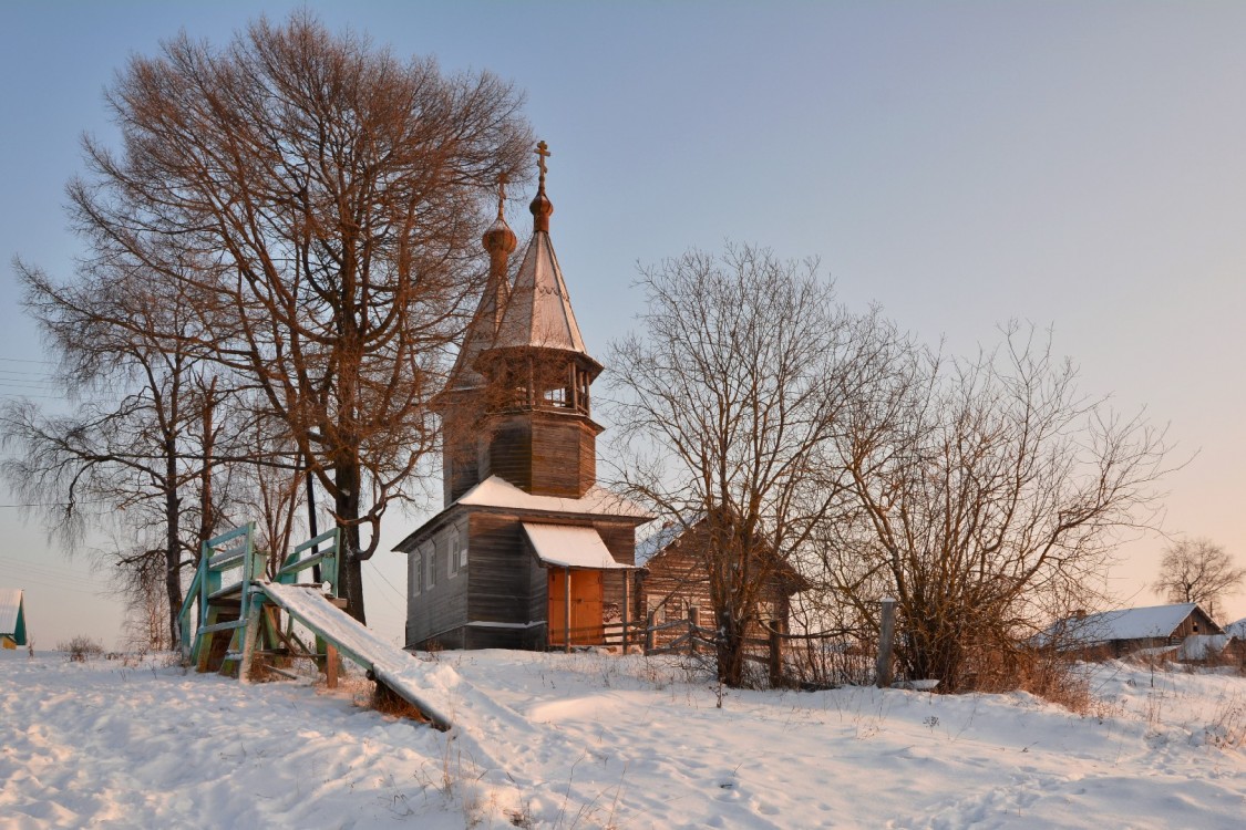 Часовня Георгия Победоносца, Низ (МО Ошевенское) (Каргопольский район, Архангельская область). общий вид в ландшафте, Общий вид с северо-запада