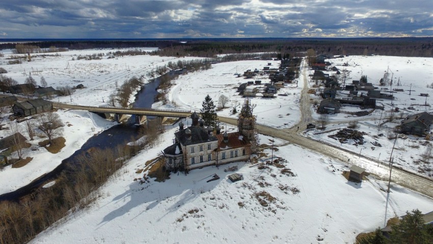 Наволочный (Река). Церковь Георгия Победоносца. общий вид в ландшафте