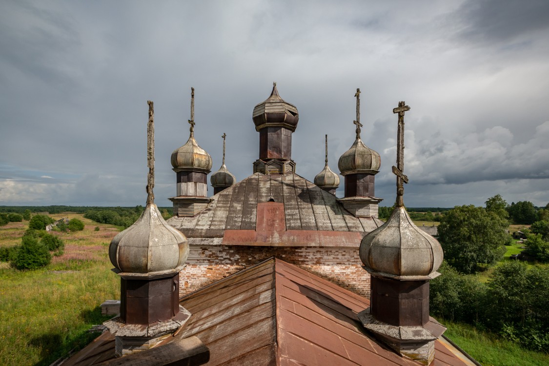 Наволочный (Река). Церковь Георгия Победоносца. архитектурные детали, Вид на купола с колокольни