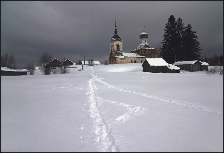 Морщихинская (Лёкшмозеро). Церковь Петра и Павла. общий вид в ландшафте