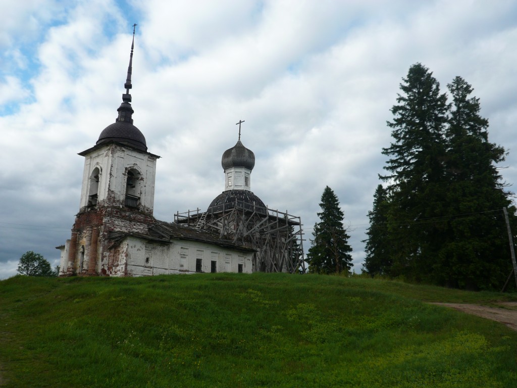 Морщихинская (Лёкшмозеро). Церковь Петра и Павла. общий вид в ландшафте