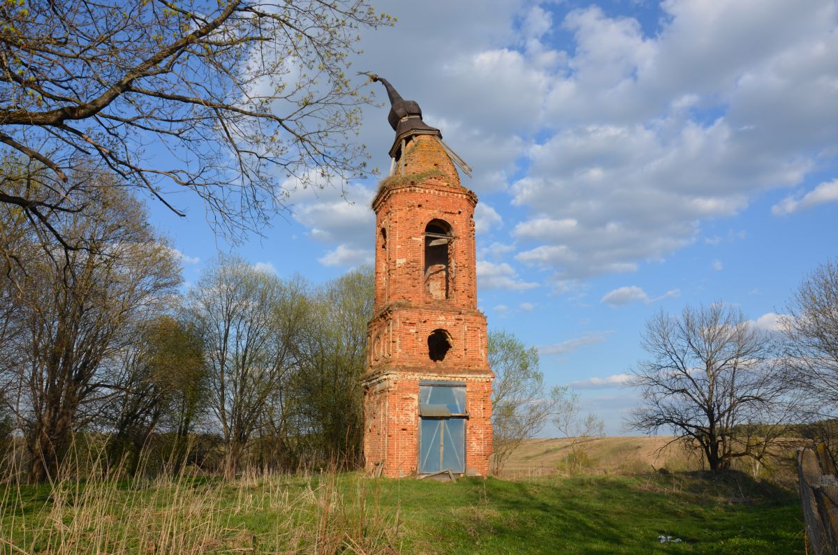 Колокольня церкви Варвары, Матчино (Козельский район, Калужская область). общий вид в ландшафте