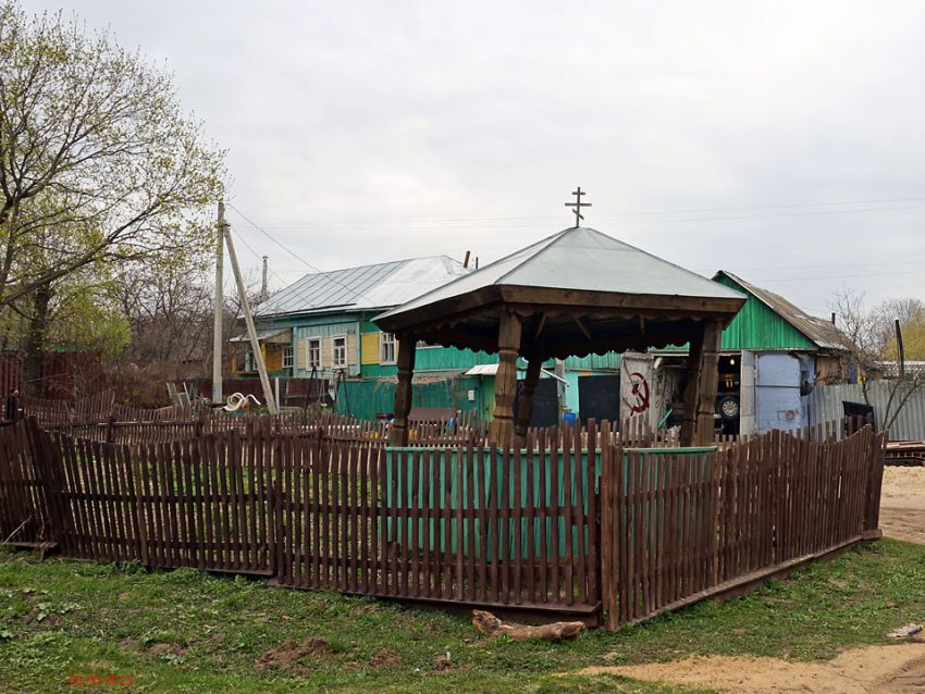 Церковь Успения Пресвятой Богородицы, Подборки (Козельский район, Калужская область). дополнительная информация, Сень над плитой Семена Павловича Давыдова (1663 г.)