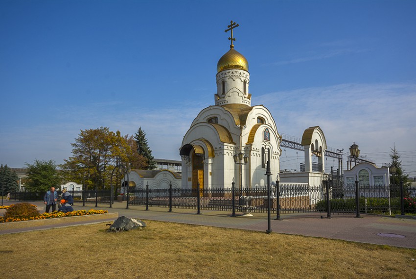 Церковь Смоленской иконы Божией Матери при железнодорожном вокзале, Челябинск (Челябинск, город, Челябинская область). общий вид в ландшафте