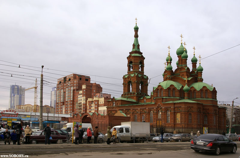 Челябинск. Церковь Троицы Живоначальной. общий вид в ландшафте