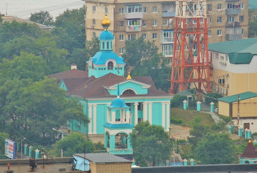 Церковь Казанской иконы Божией Матери, Владивосток (Владивосток, город, Приморский край). общий вид в ландшафте, Вид с Крестовой сопки