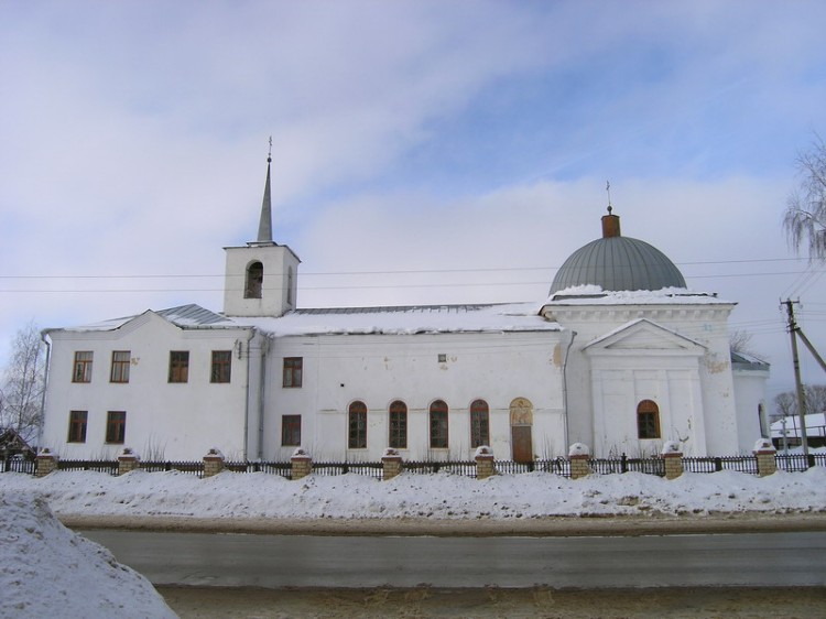 Бутурлино. Церковь Сергия Радонежского. общий вид в ландшафте, Вид с южной стороны