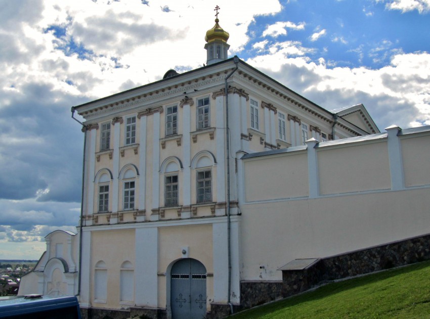 Успенская Почаевская Лавра, Почаев (Кременецкий район, Украина, Тернопольская область). дополнительная информация, Иконная лавка, восточный фасад