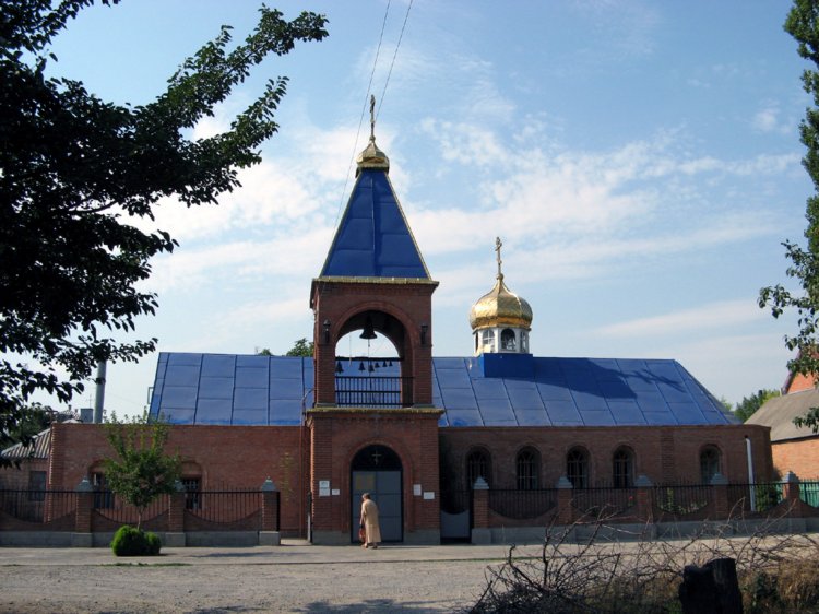 Таганрог. Церковь Рождества Пресвятой Богородицы в Северном. общий вид в ландшафте