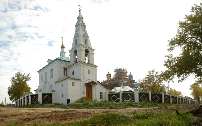 Святоезерская Иверская пустынь. Церковь Афанасия Афонского, Мугреевский (Южский район, Ивановская область). общий вид в ландшафте