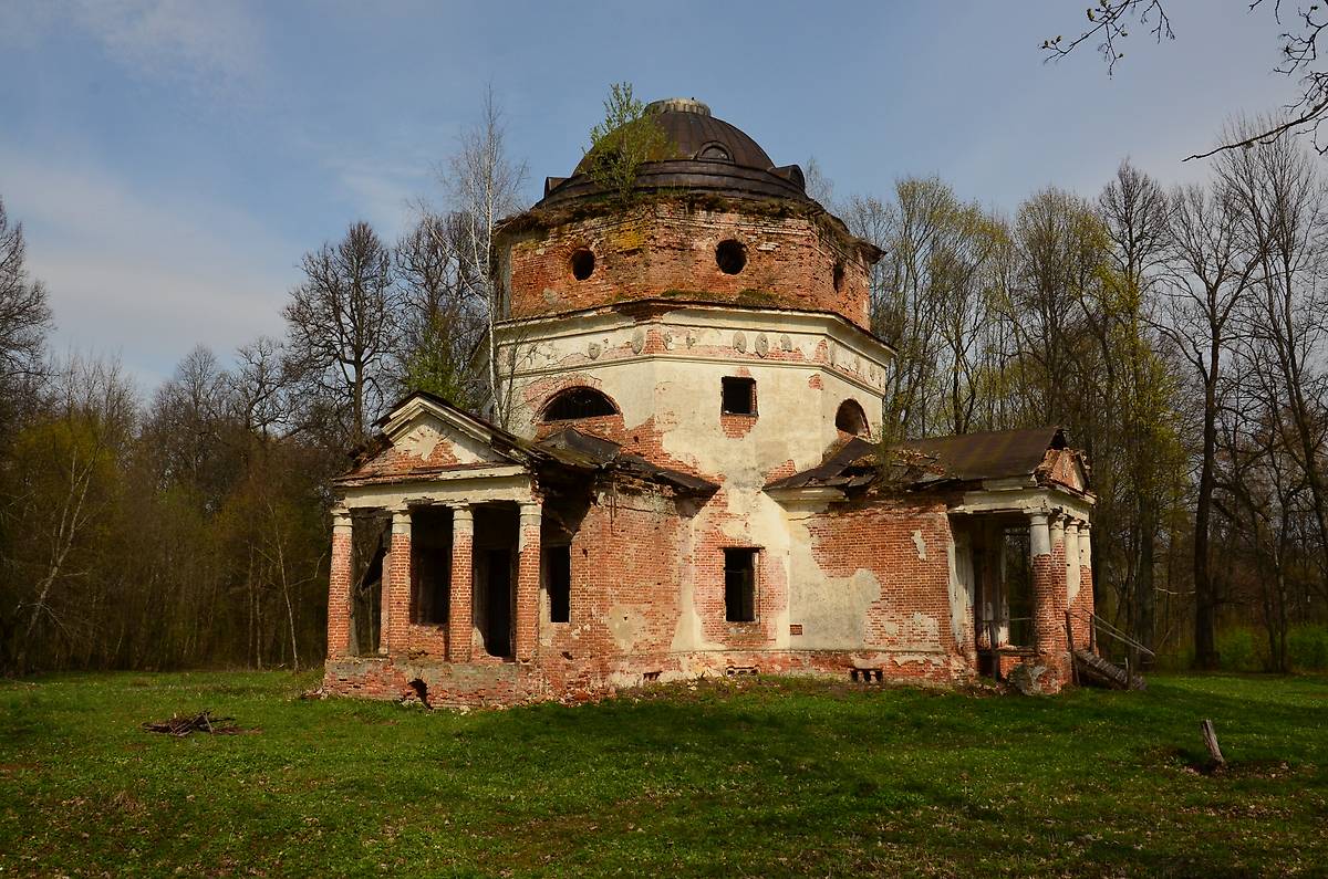 Вид сюго-запада, фасады. Церковь Покрова Пресвятой Богородицы, Новая Романовка (Мглинский район, Брянская область)