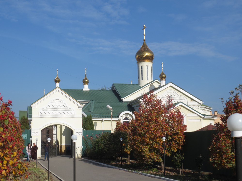 Таганрог. Церковь Троицы Живоначальной (новая). фасады