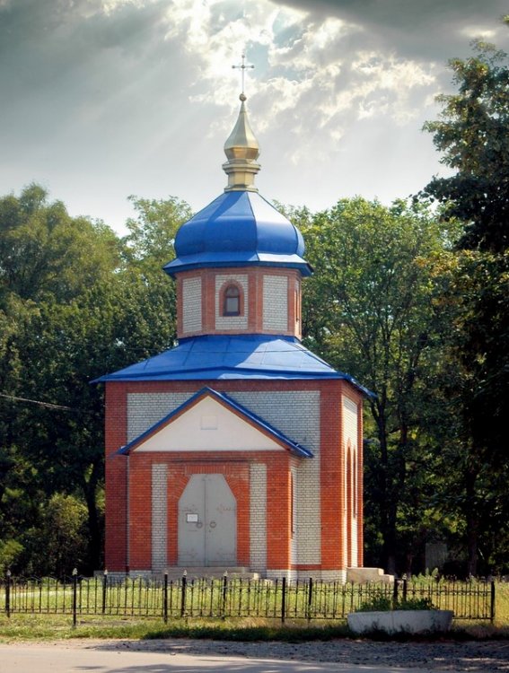 Абазовка. Церковь Успения Пресвятой Богородицы. общий вид в ландшафте