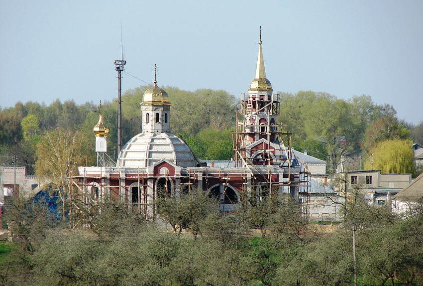 Церковь Георгия Победоносца, Десятуха (Стародубский район и г. Стародуб, Брянская область). общий вид в ландшафте