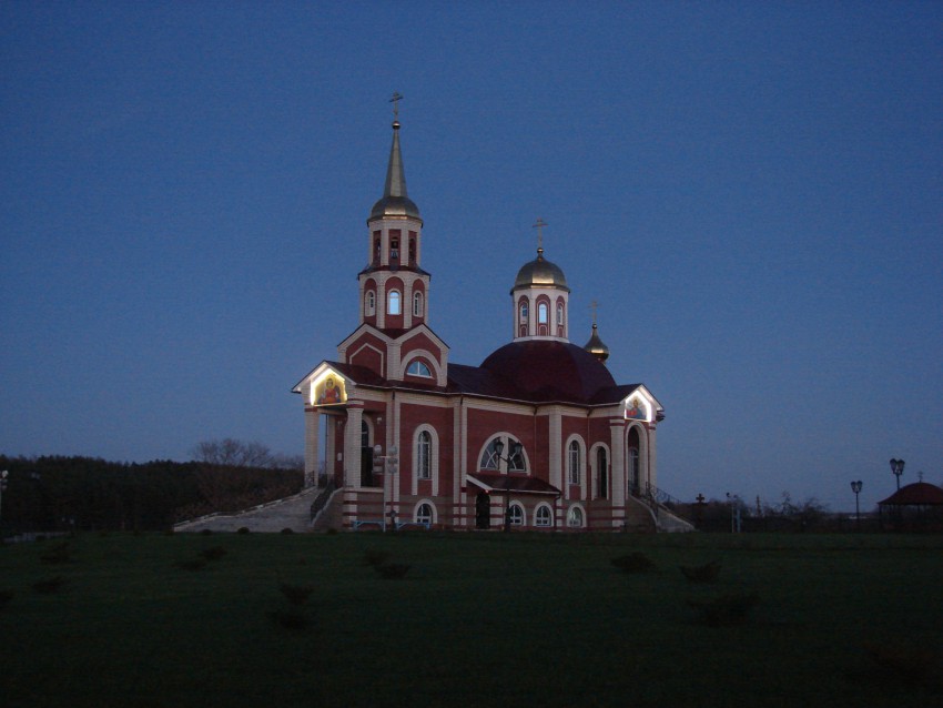 Десятуха. Церковь Георгия Победоносца. общий вид в ландшафте