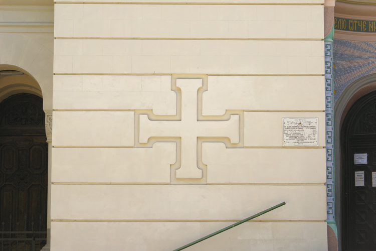 Евпатория. Собор Николая Чудотворца. архитектурные детали, Тематика равностороннего креста в византийском стиле прослеживается по всему собору
