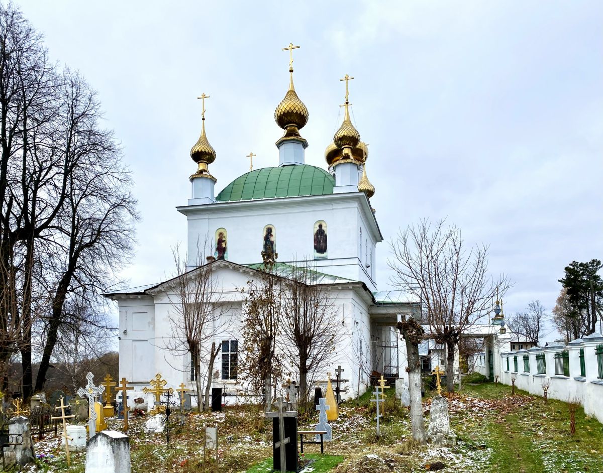 Церковь Преображения Господня в Мельничном, Шуя (Шуйский район, Ивановская область). фасады, Вид с востока из ворот ограды