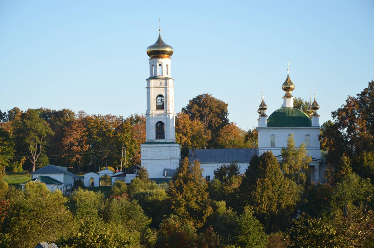 Церковь Преображения Господня в Мельничном, Шуя (Шуйский район, Ивановская область). фасады, Общий вид в ландшафте