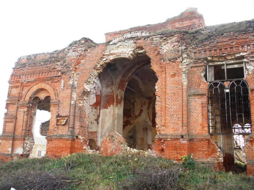 Церковь Успения Пресвятой Богородицы, Ворсино (Боровский район, Калужская область). архитектурные детали, Основной объем храма, вид с запада