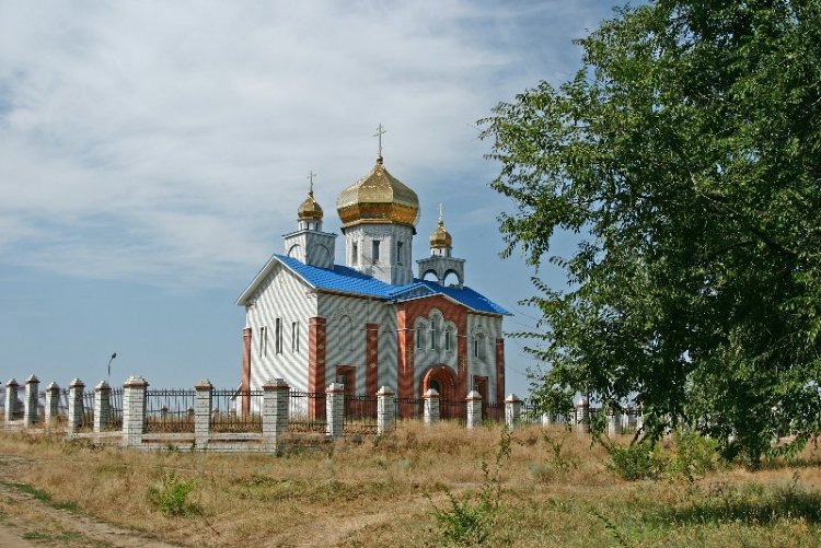 Церковь Михаила Архангела, Журавское (Новоселицкий район, Ставропольский край). общий вид в ландшафте