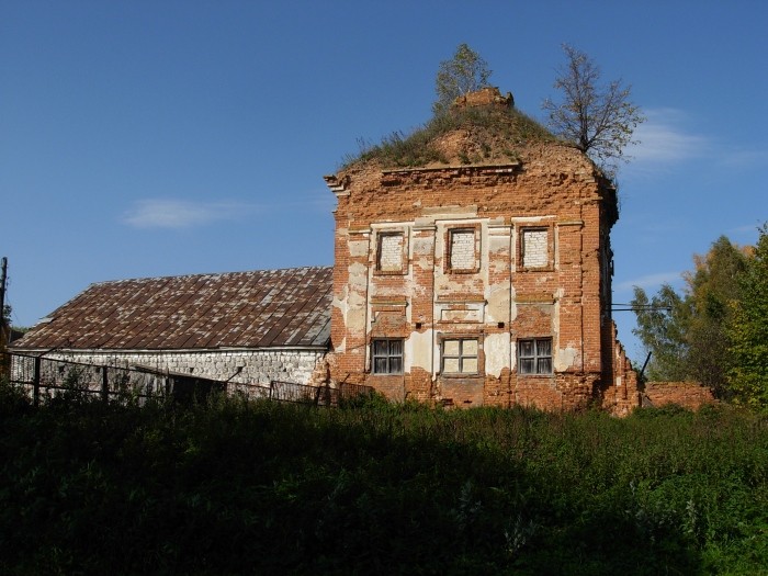 Церковь Илии Пророка, Варфоломеево (Тула, город, Тульская область). фасады, Склад МТС