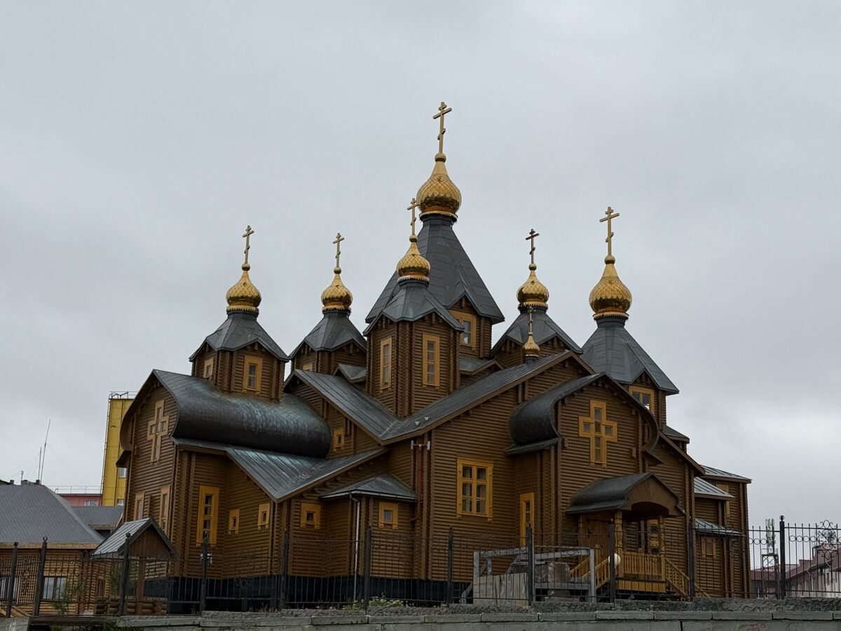 Троицы Живоначальной, кафедральный собор, Анадырь (Анадырь, город, Чукотский автономный округ). фасады, Вид с юго-запада
