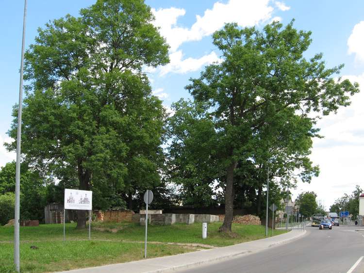 Церковь Успения Пресвятой Богородицы, Балви (Балвский край, Латвия). дополнительная информация, На этом месте стоял храм