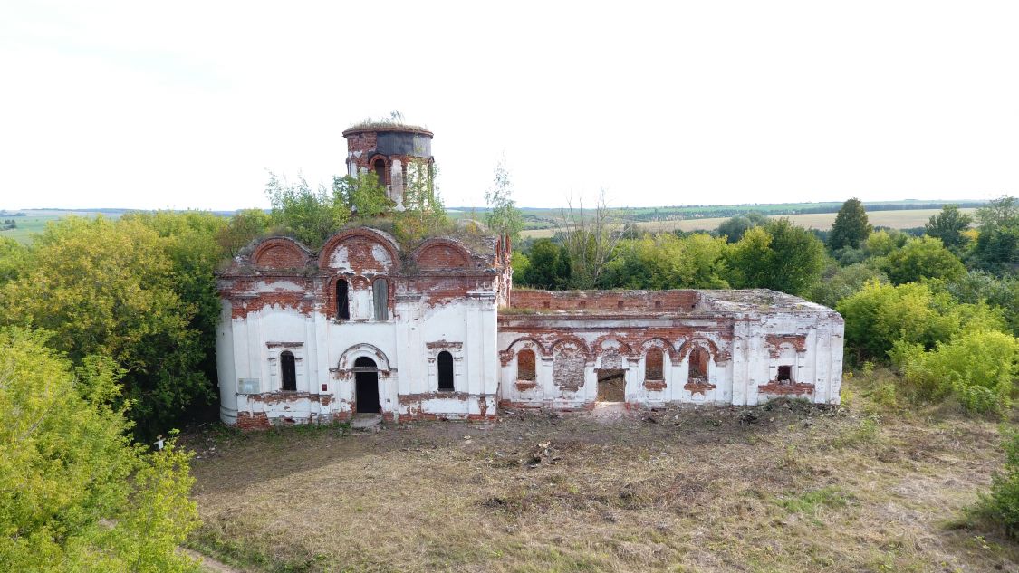 Большая Пица. Церковь Троицы Живоначальной. общий вид в ландшафте