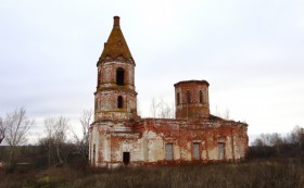 Холостой Майдан. Церковь Троицы Живоначальной
